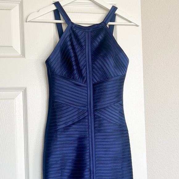 BCBGMAXZARIA Blue Bandage Bodycon Mini Dress - Picture 3 of 9